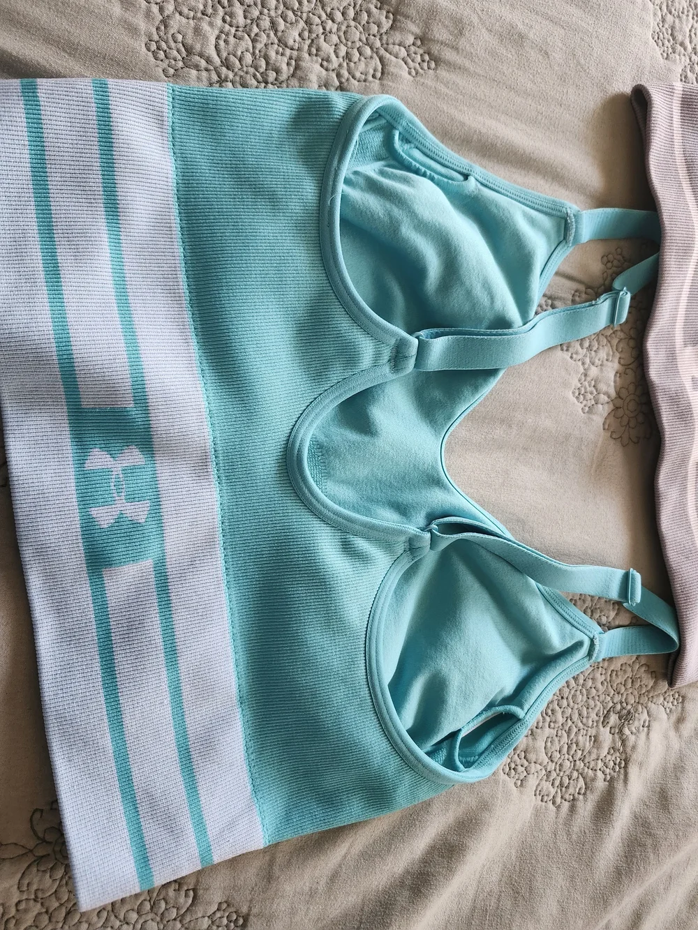 Under Armour White And  Teal  Color Set  Seamless Sports Bra.